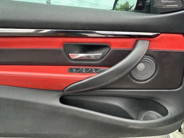 Used 2017 BMW M4 Convertible RWD image 18