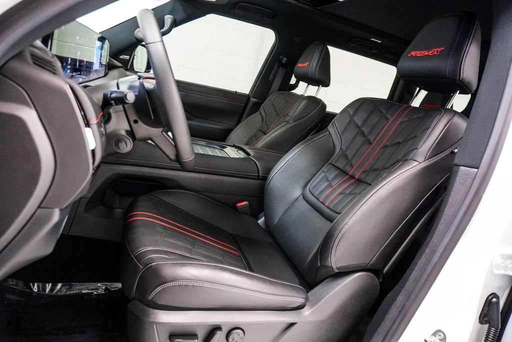 Used 2025 Nissan Armada PRO-4X w/ Pro-4X Premium Package image 6