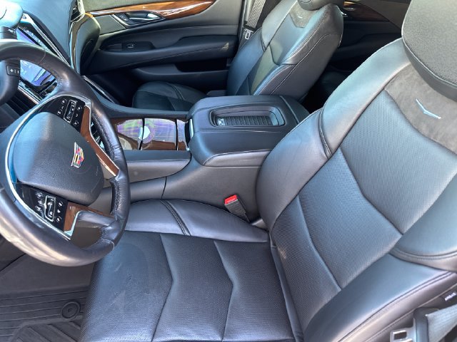 Used 2020 Cadillac Escalade Luxury AWD/4WD image 17