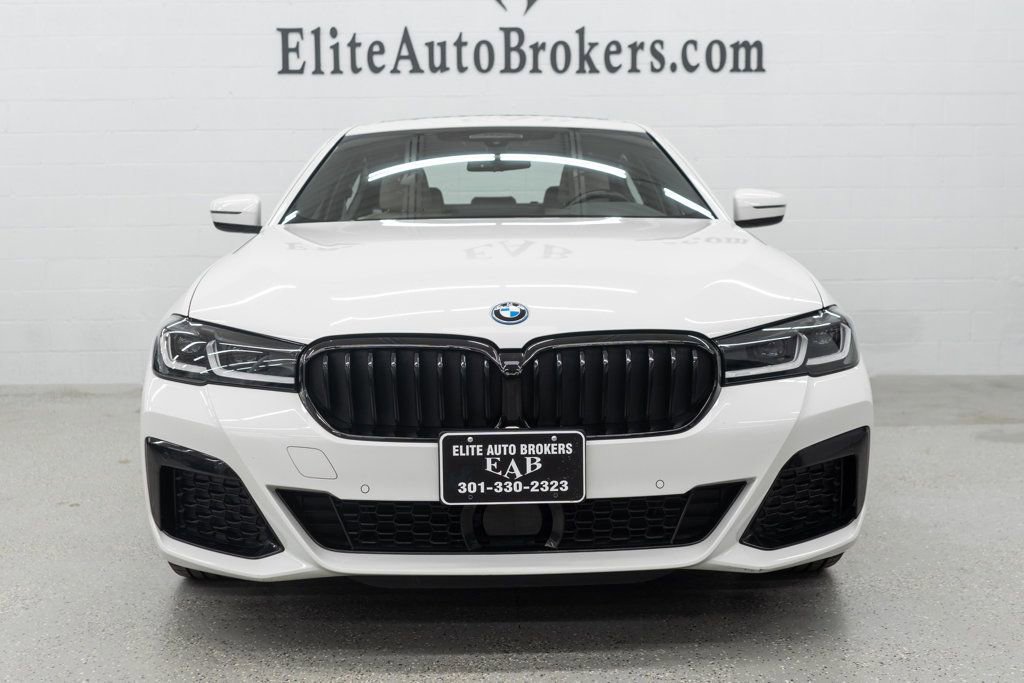 Used 2023 BMW 530e xDrive w/ M Sport Package AWD/4WD image 3