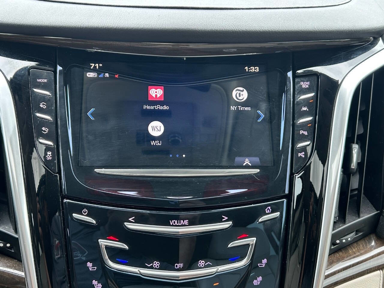 Used 2020 Cadillac Escalade Premium Luxury image 28