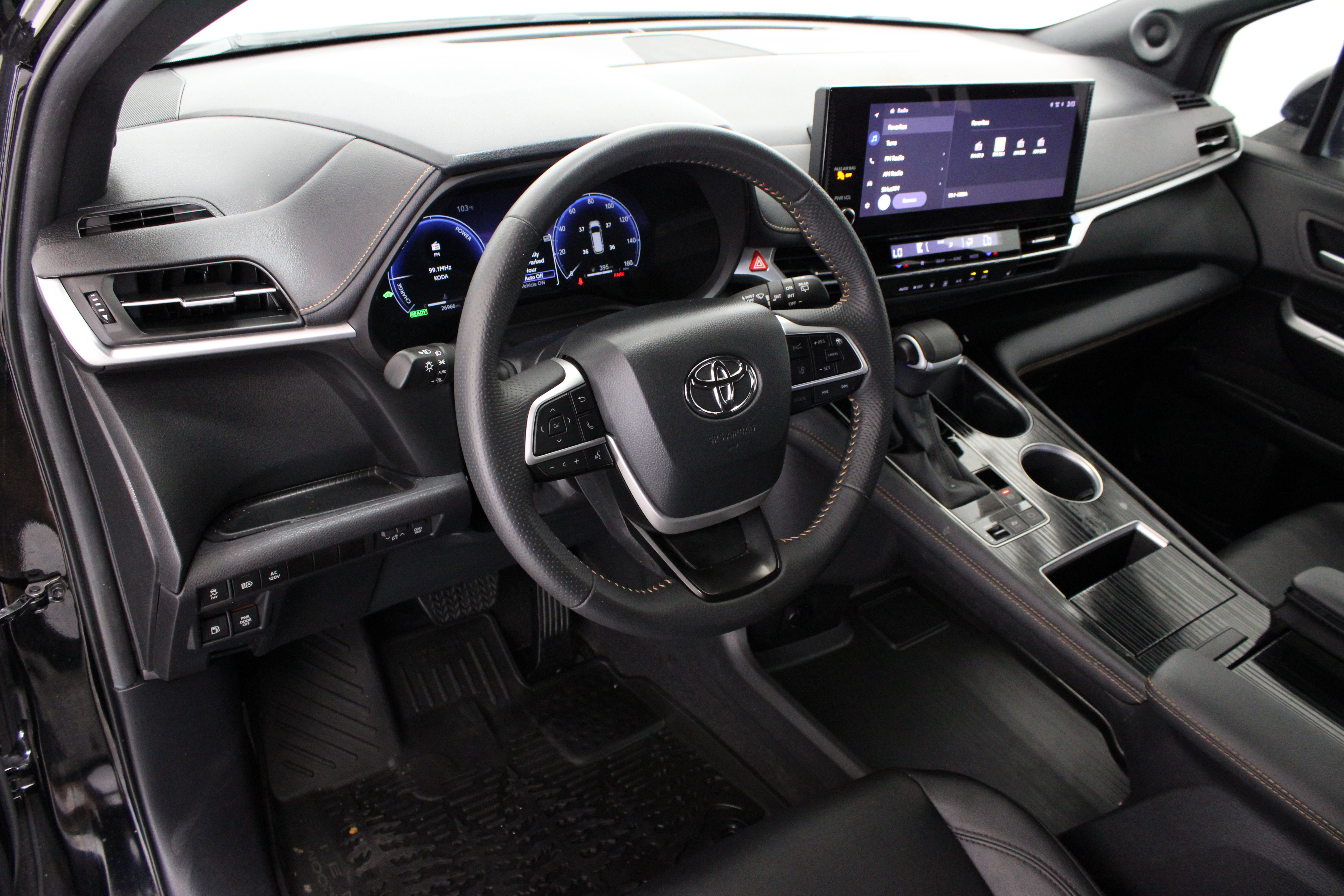 Certified 2025 Toyota Sienna XLE Woodland Edition AWD/4WD image 13