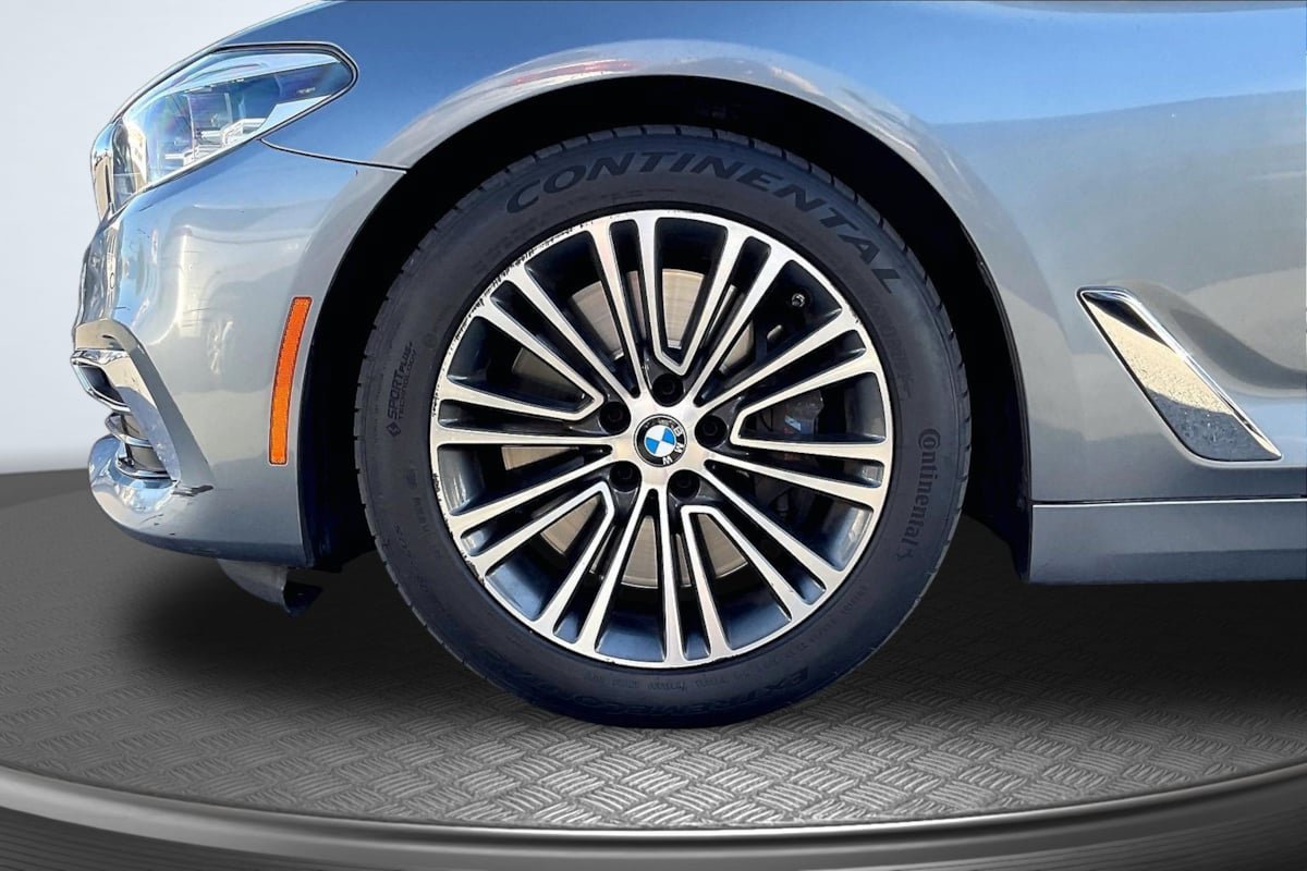 Used 2019 BMW 540i w/ Executive Package RWD image 9