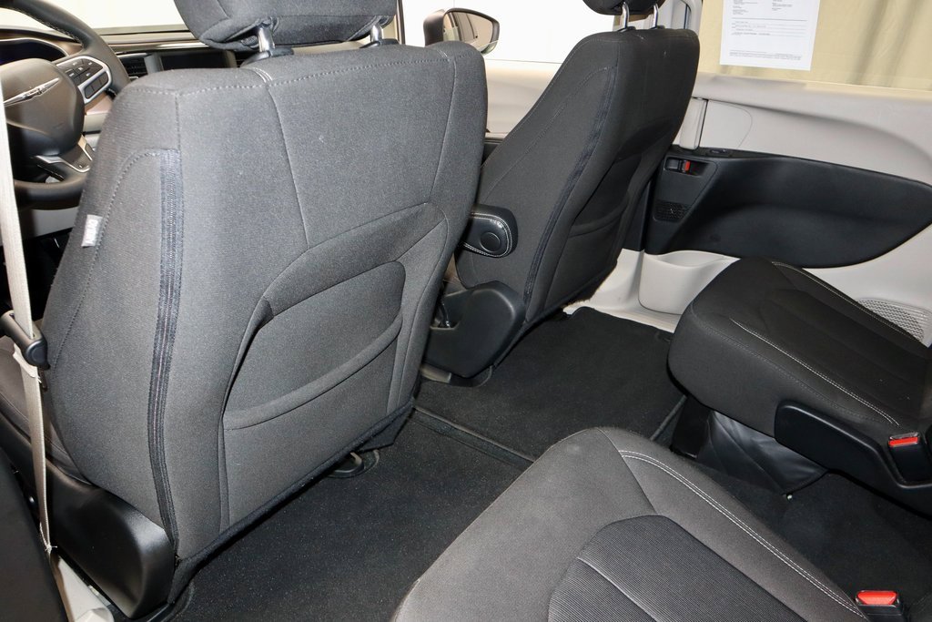 Used 2024 Chrysler Voyager LX image 21