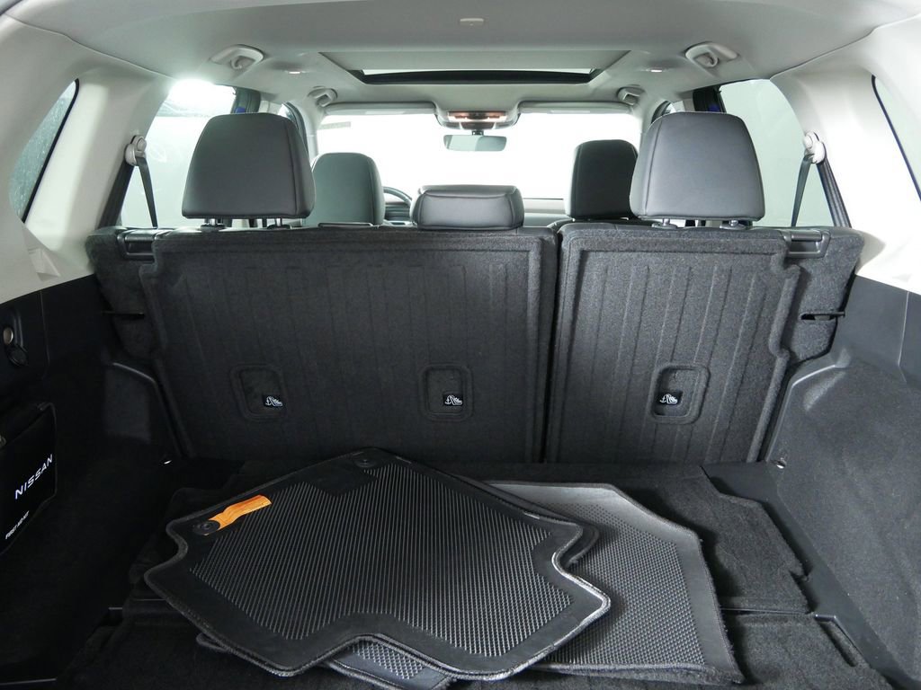 Used 2022 Nissan Rogue SL w/ SL Premium Package image 14