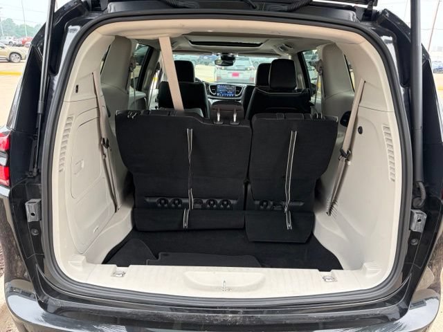 Used 2022 Chrysler Pacifica Limited FWD image 23