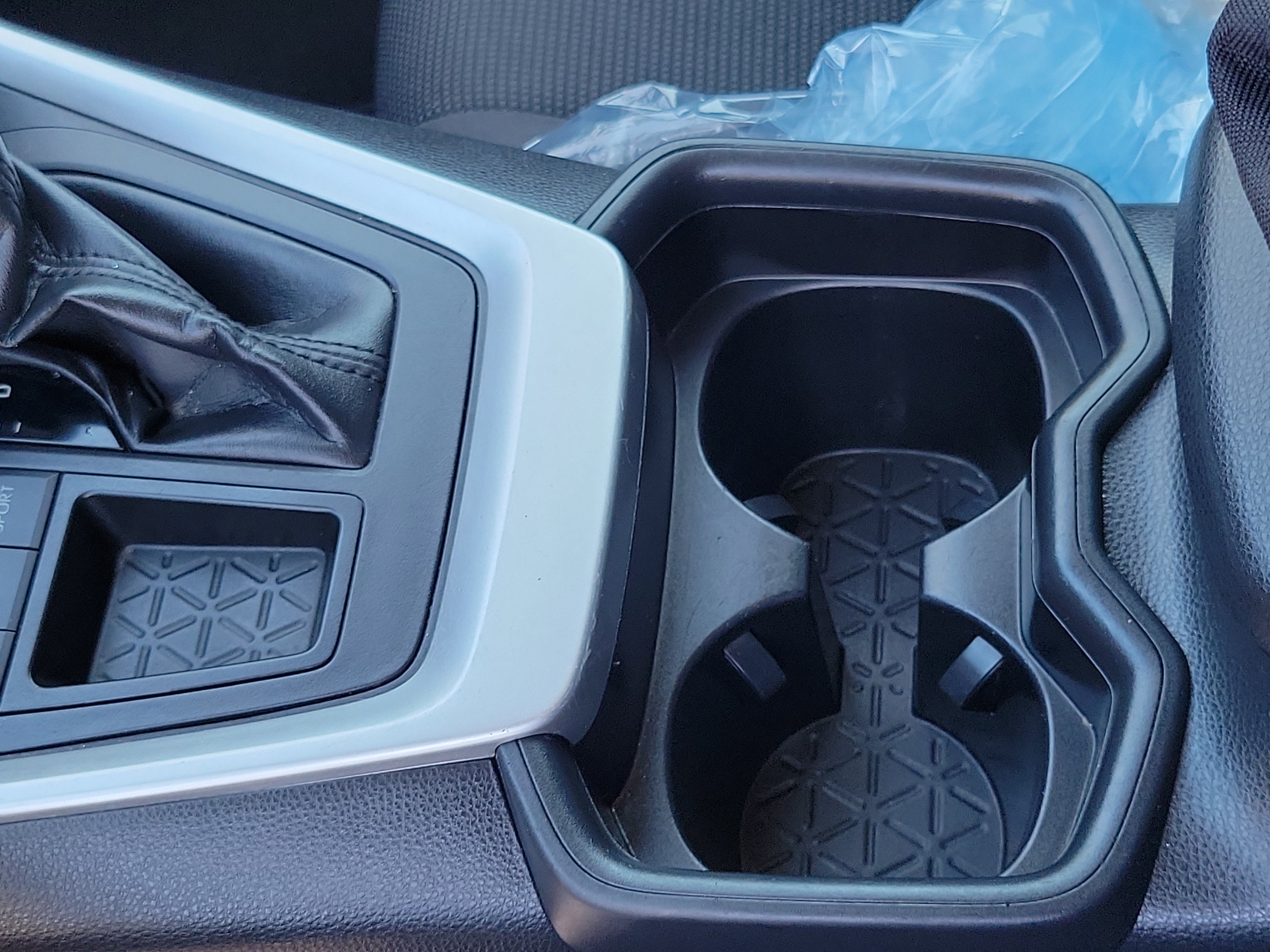 Used 2019 Toyota RAV4 LE w/ Carpet Mat Package FWD image 16