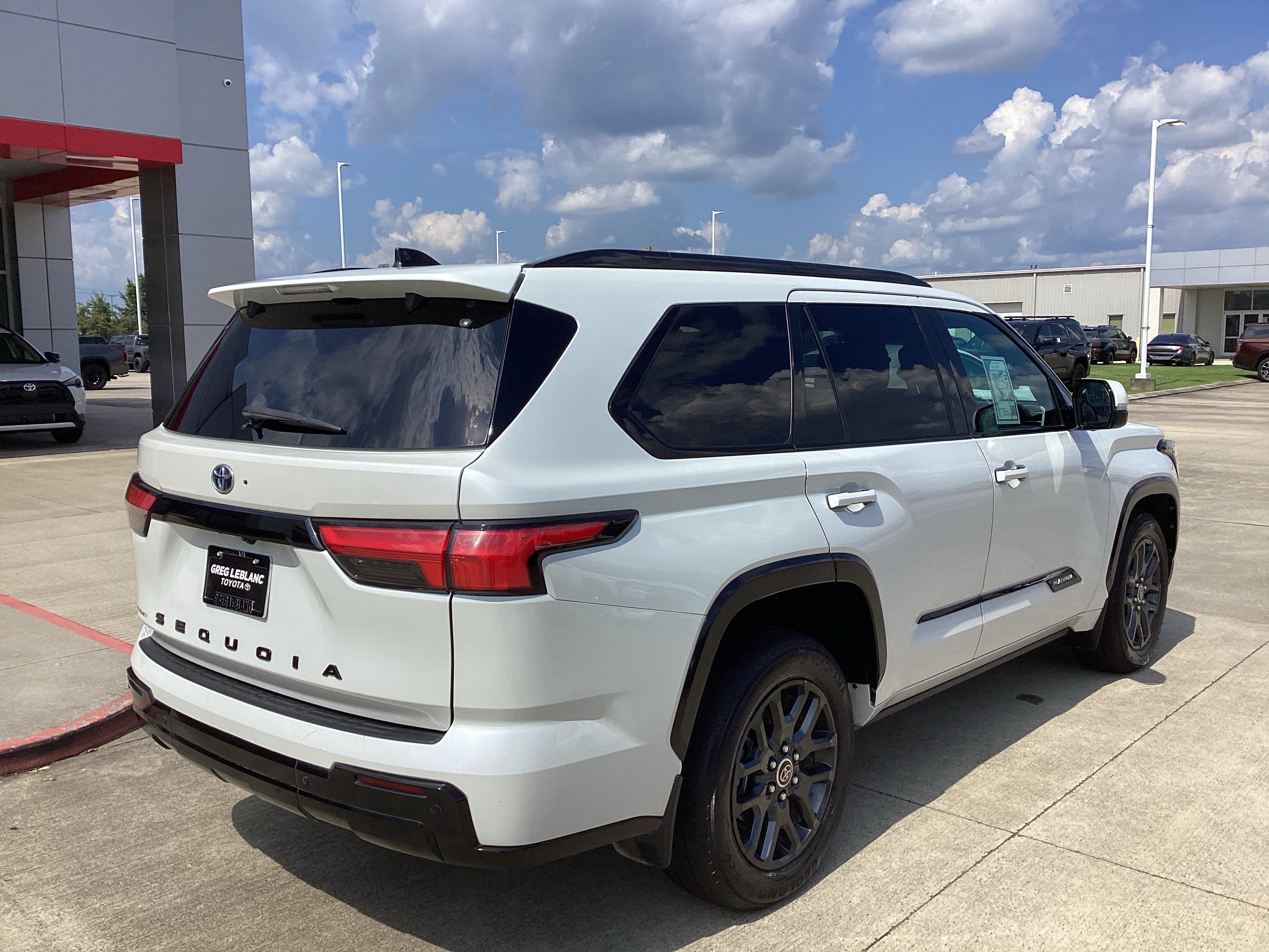 Used 2023 Toyota Sequoia Platinum AWD/4WD image 7