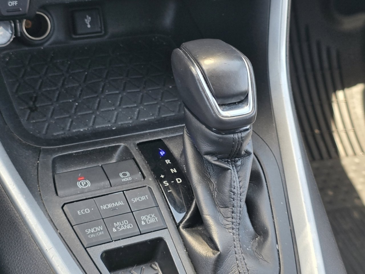 Certified 2021 Toyota RAV4 XLE Premium AWD/4WD image 28