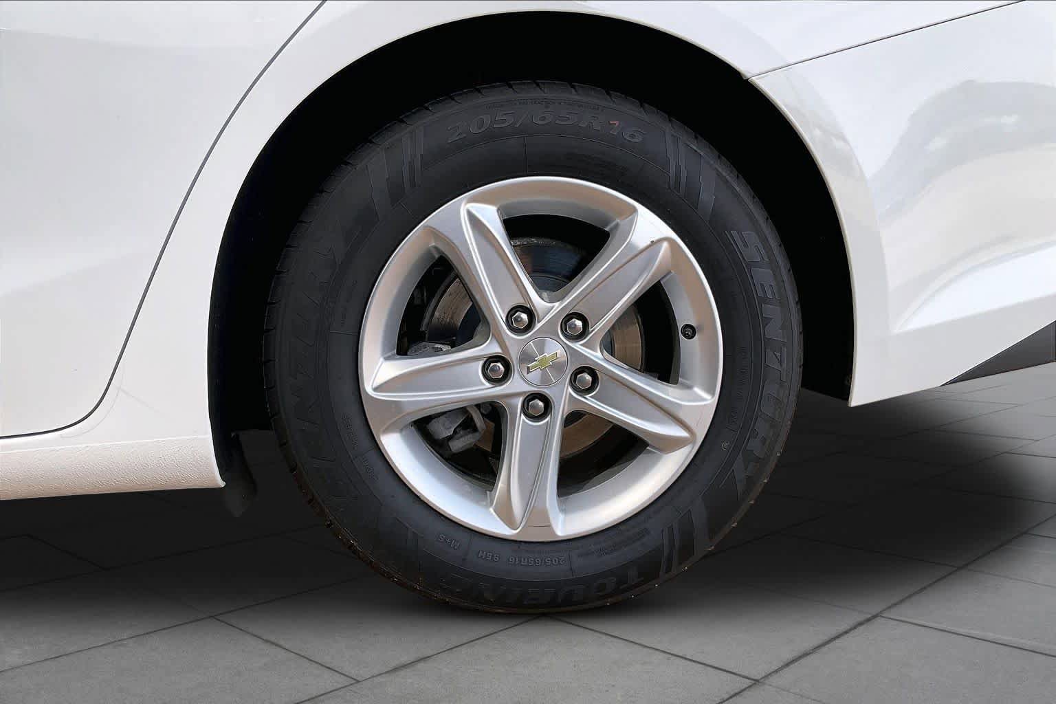 Used 2021 Chevrolet Malibu LS FWD image 12