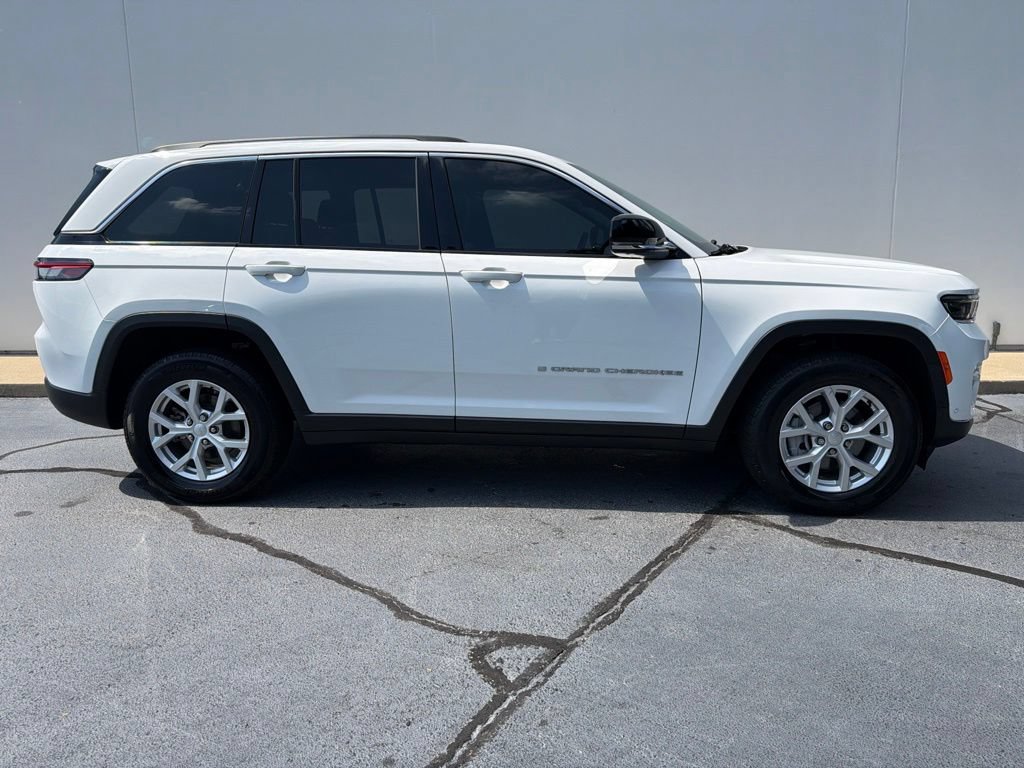 Certified 2023 Jeep Grand Cherokee Limited w/ Luxury Tech Group II AWD/4WD image 8