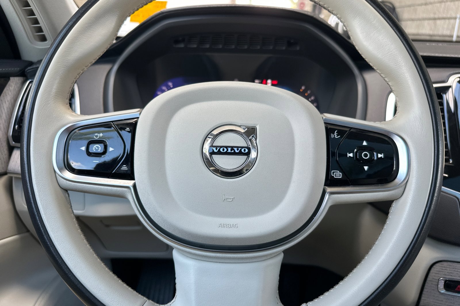 Certified 2024 Volvo XC90 B6 Ultimate w/ Protection Package Premier AWD/4WD image 29