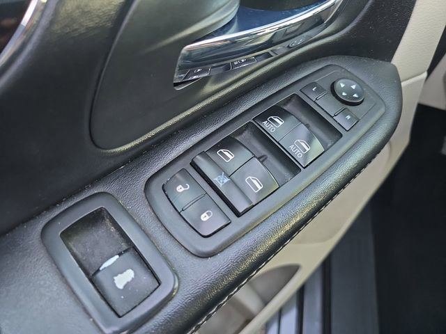 Used 2020 Dodge Grand Caravan SXT FWD image 16