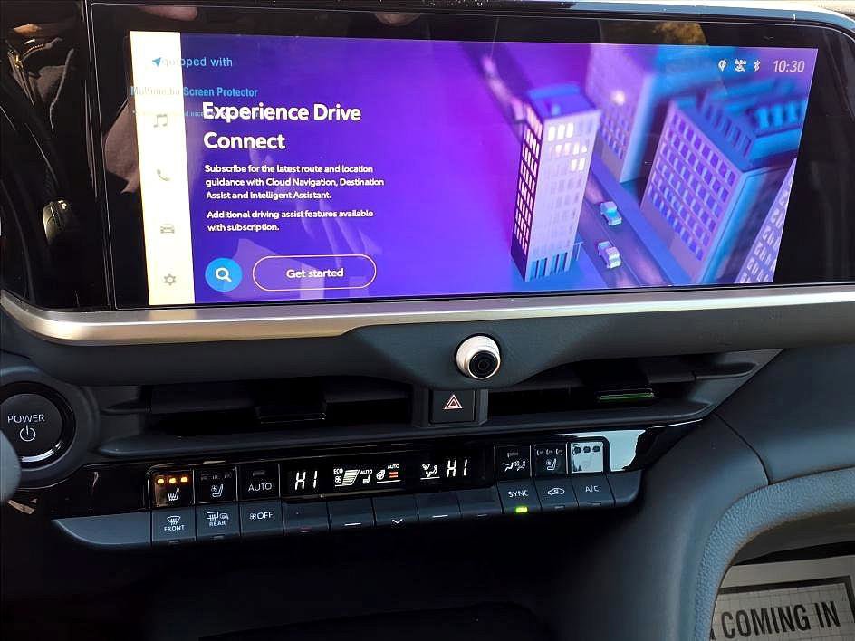 Used 2025 Toyota Crown Signia w/ Advanced Technology Package image 19