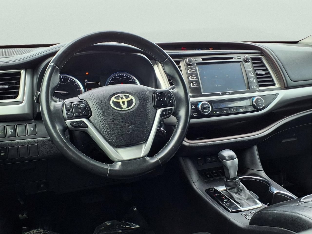 Used 2017 Toyota Highlander XLE FWD image 13