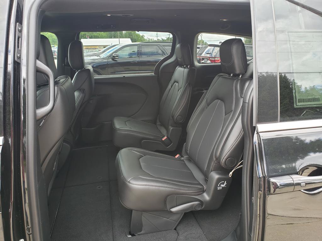 New 2026 Chrysler Pacifica Select AWD/4WD image 14