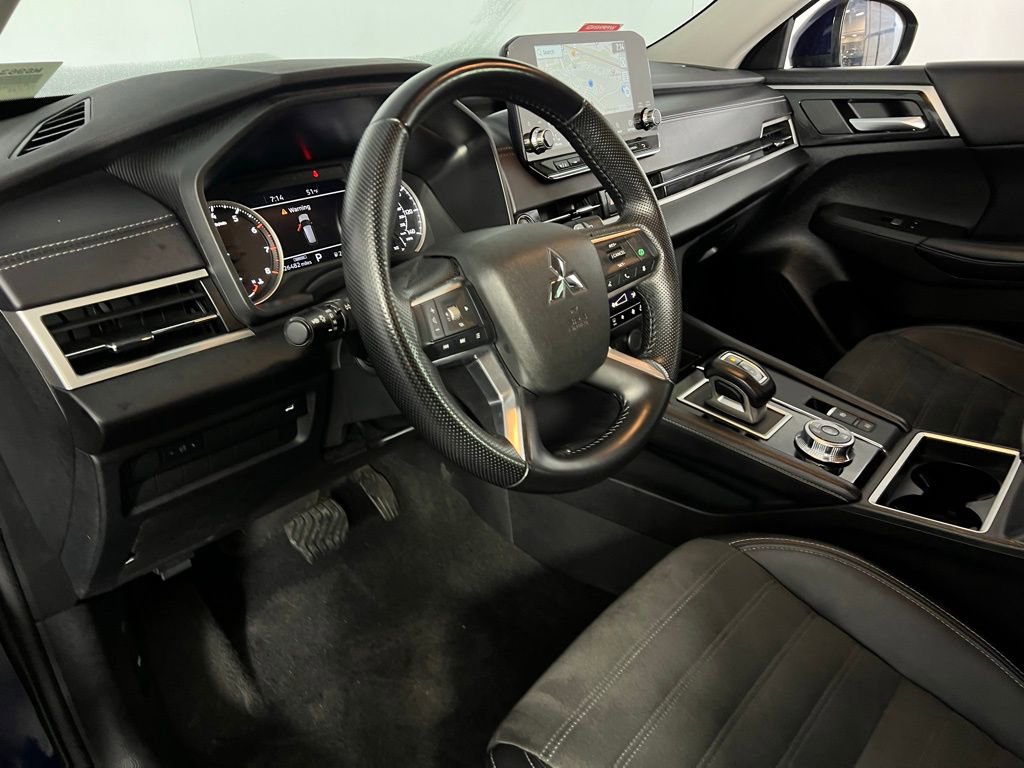 Used 2024 Mitsubishi Outlander SE image 22