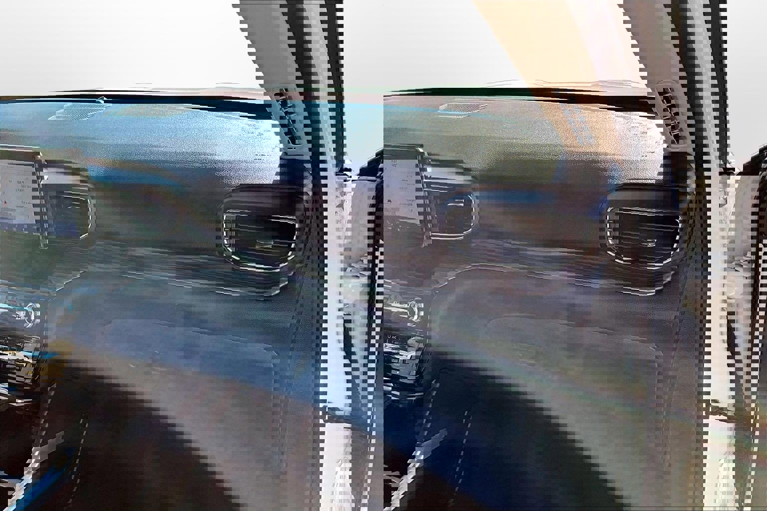 Used 2021 Ford Explorer Limited image 22