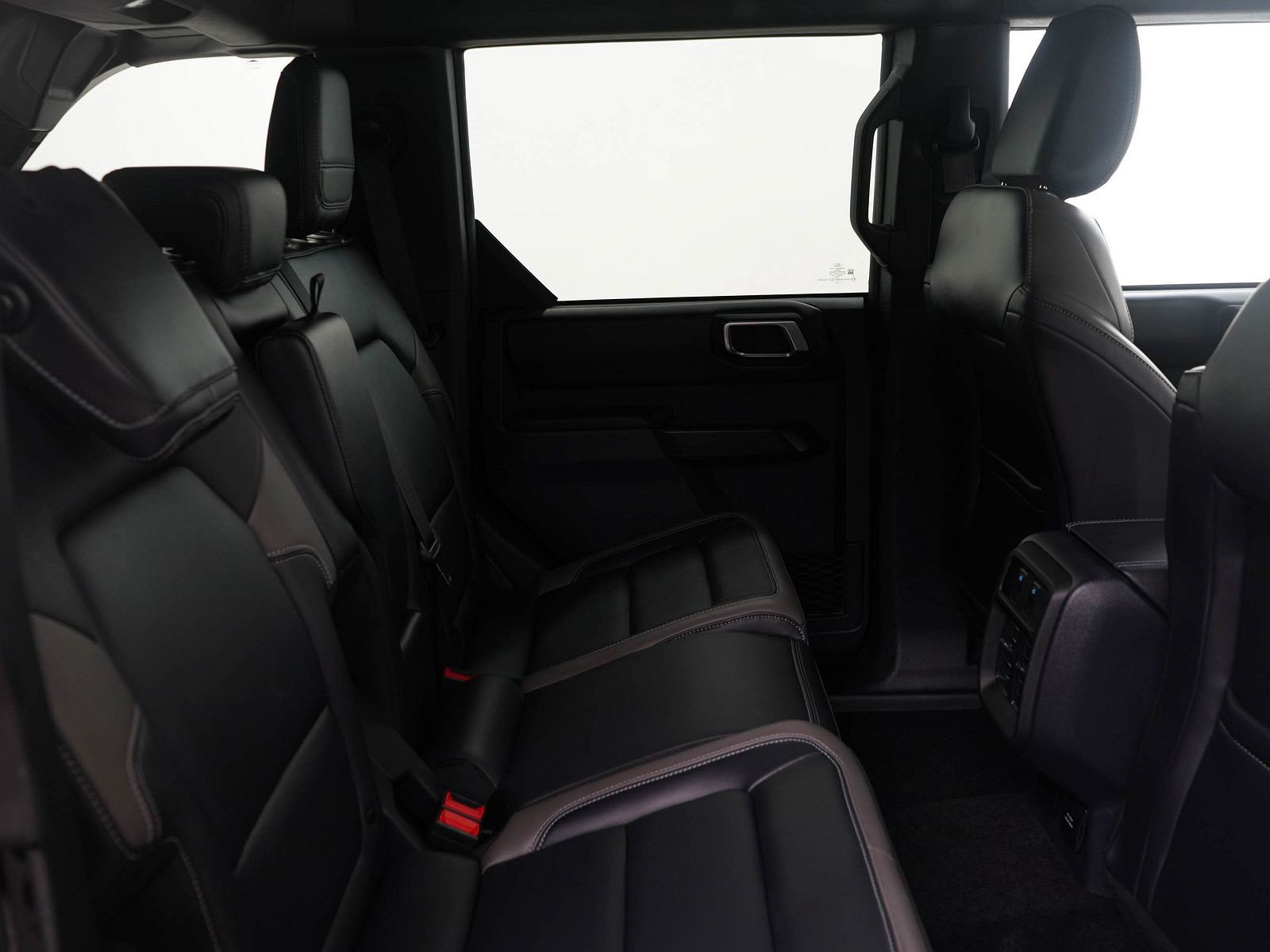 Used 2025 Ford Bronco Outer Banks image 12