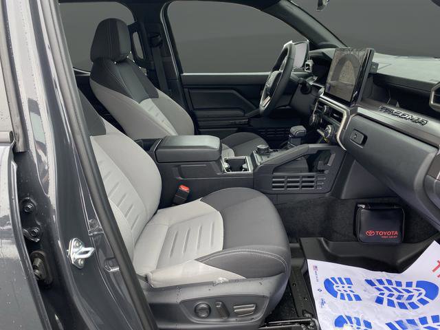 Used 2025 Toyota Tacoma TRD Sport w/ TRD Sport Upgrade Package image 34