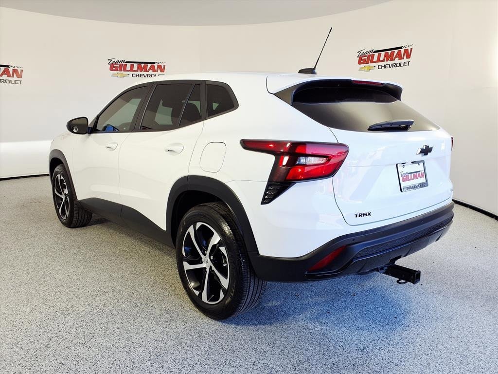 Used 2024 Chevrolet Trax RS w/ Driver Confidence Package image 2