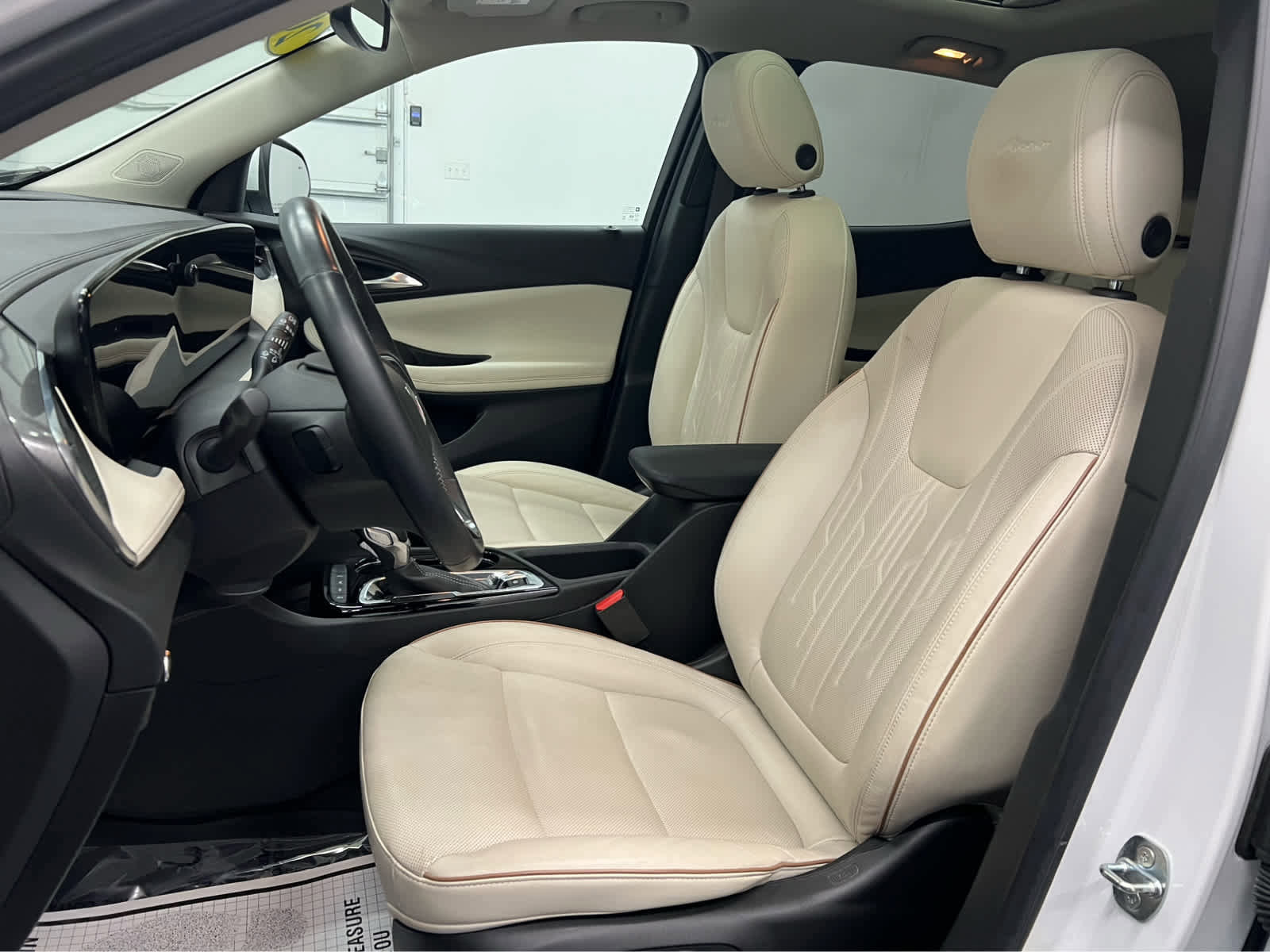 Used 2024 Buick Encore GX Avenir w/ Avenir Convenience Package image 4