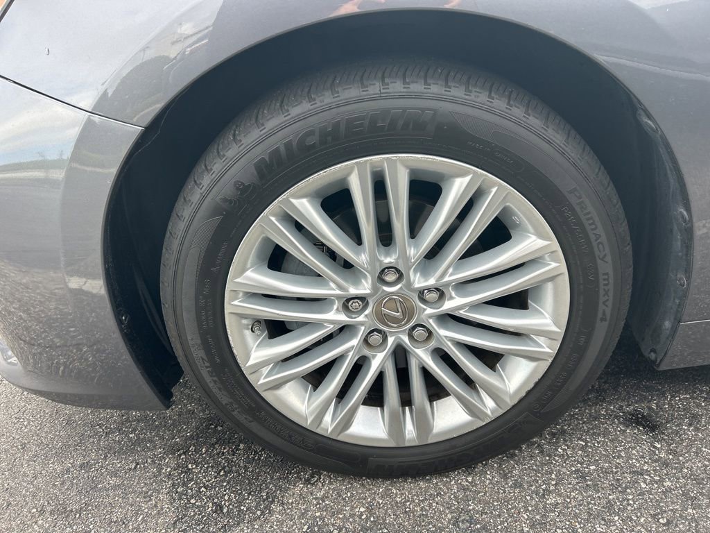 Used 2013 Lexus ES 350 w/ Luxury Pkg image 2