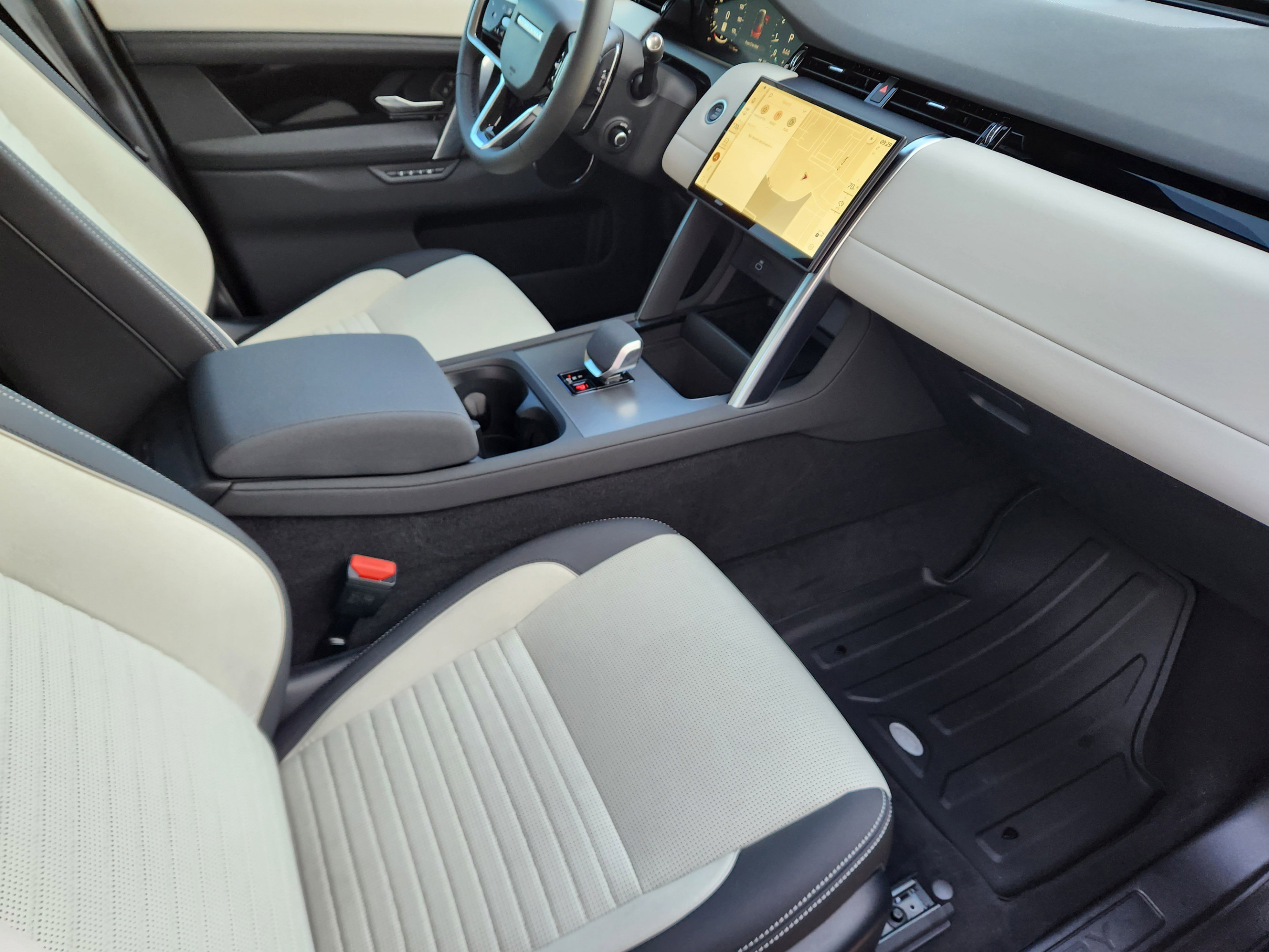 New 2025 Land Rover Discovery Sport S AWD/4WD image 10