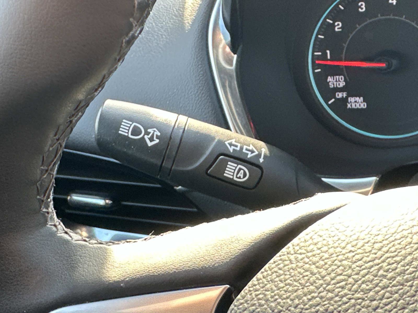 Used 2023 Chevrolet Traverse LT w/ Rear Camera Mirror Package image 25