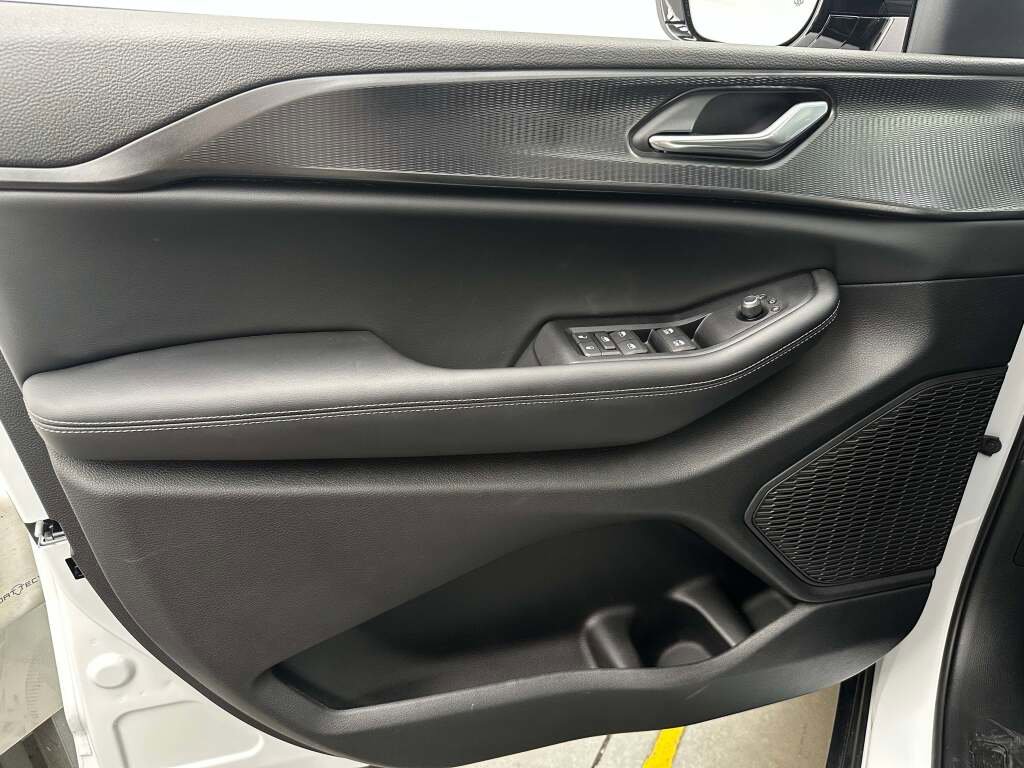 New 2025 Jeep Grand Cherokee L Laredo image 27