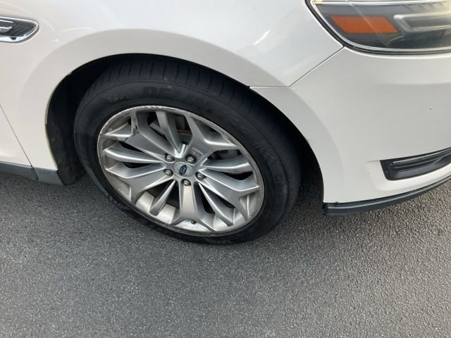 Used 2015 Ford Taurus Limited image 3