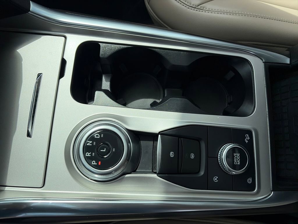 Used 2024 Ford Explorer XLT w/ Equipment Group 202A AWD/4WD image 23