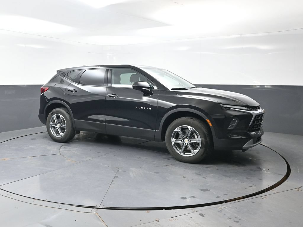 Used 2025 Chevrolet Blazer LT FWD image 5