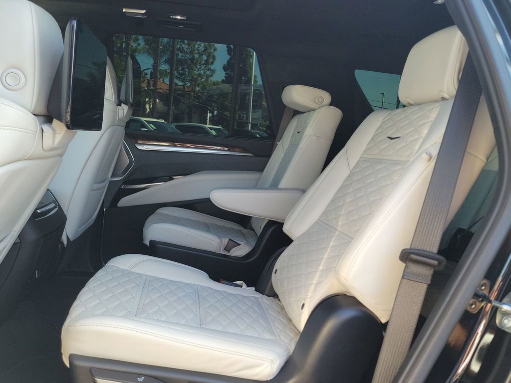 Certified 2025 Cadillac Escalade Premium Luxury Platinum image 25
