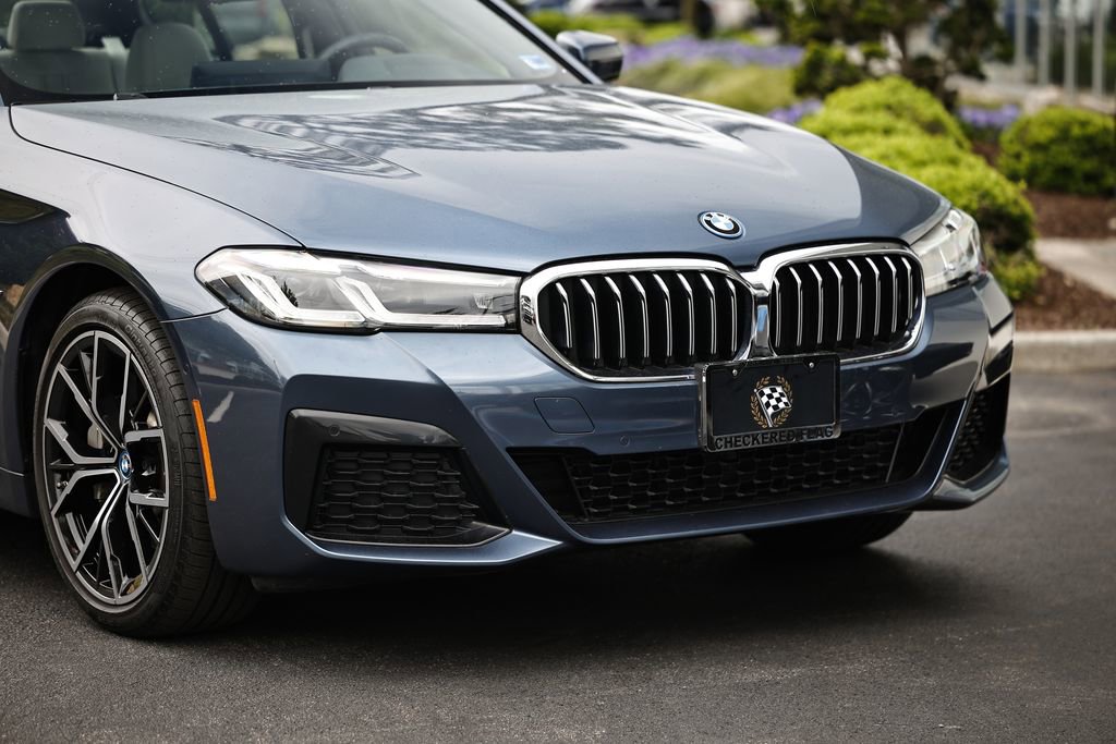 Used 2023 BMW 530e xDrive w/ M Sport Package AWD/4WD image 2