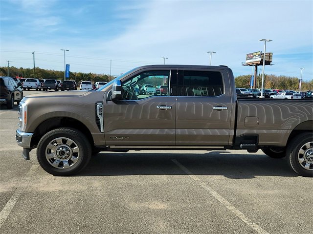 Used 2023 Ford F250 Lariat w/ Lariat Ultimate Package image 3