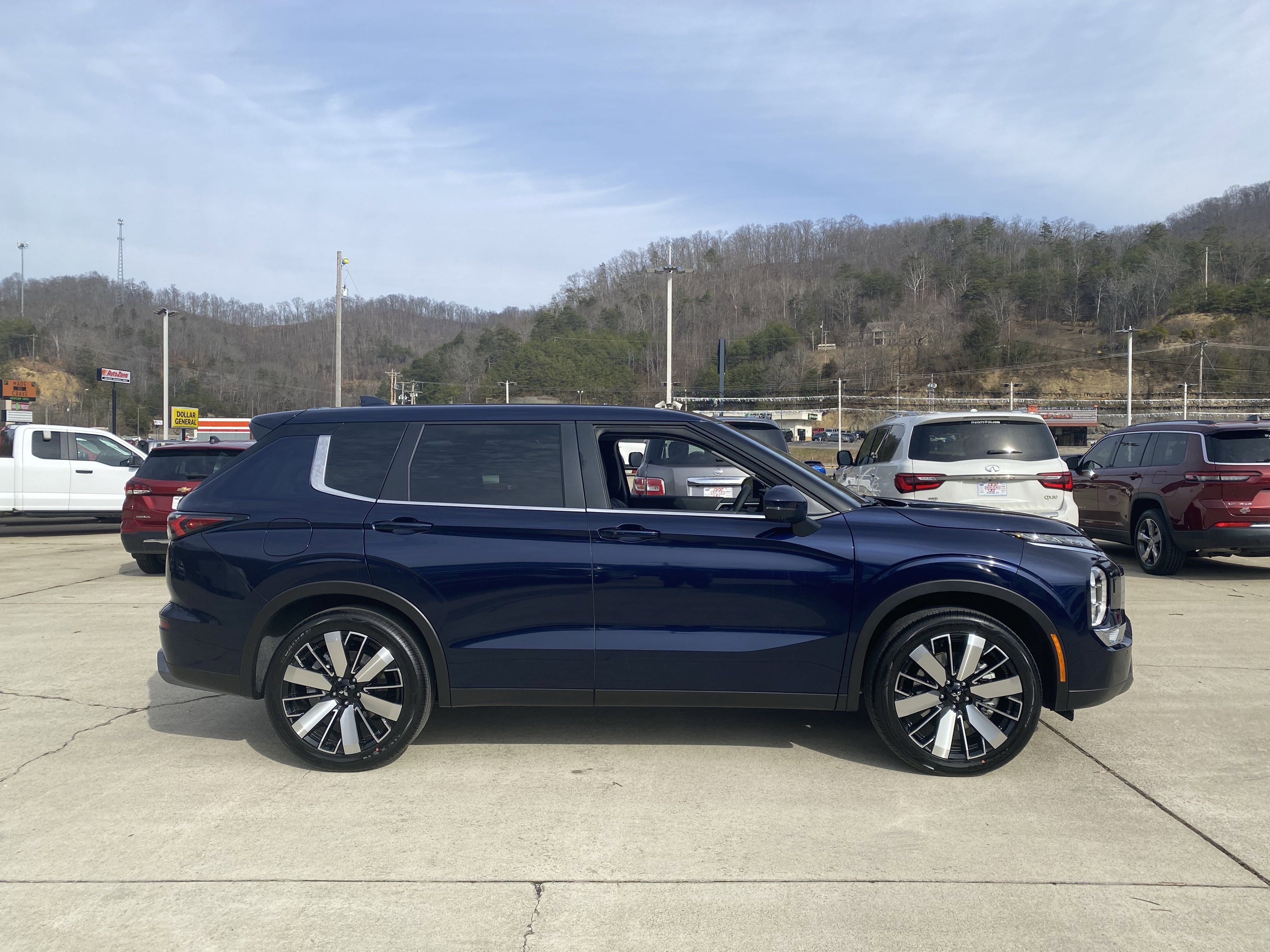 New 2026 Mitsubishi Outlander SE image 40