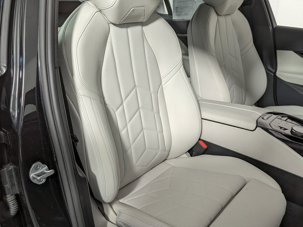 Used 2025 BMW 530i xDrive image 26