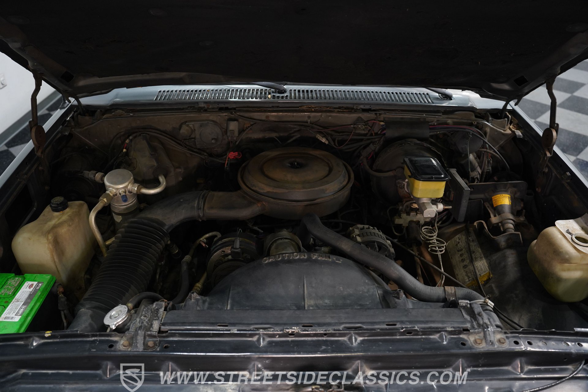 Used 1990 Chevrolet Suburban 2WD image 3