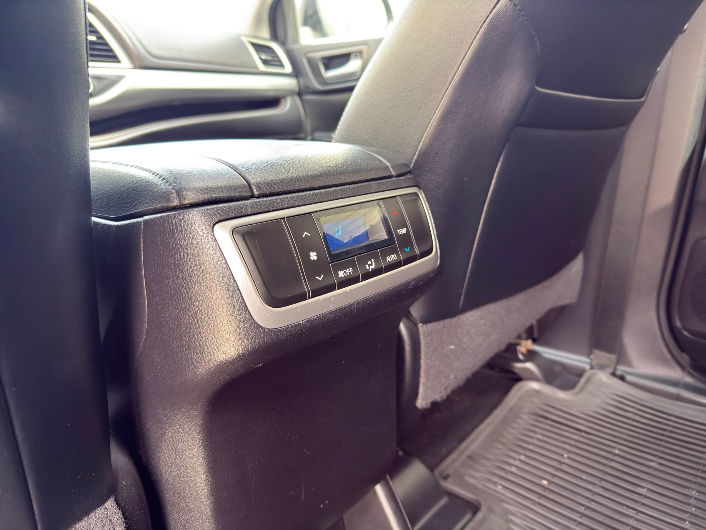 Used 2016 Toyota Highlander XLE image 28