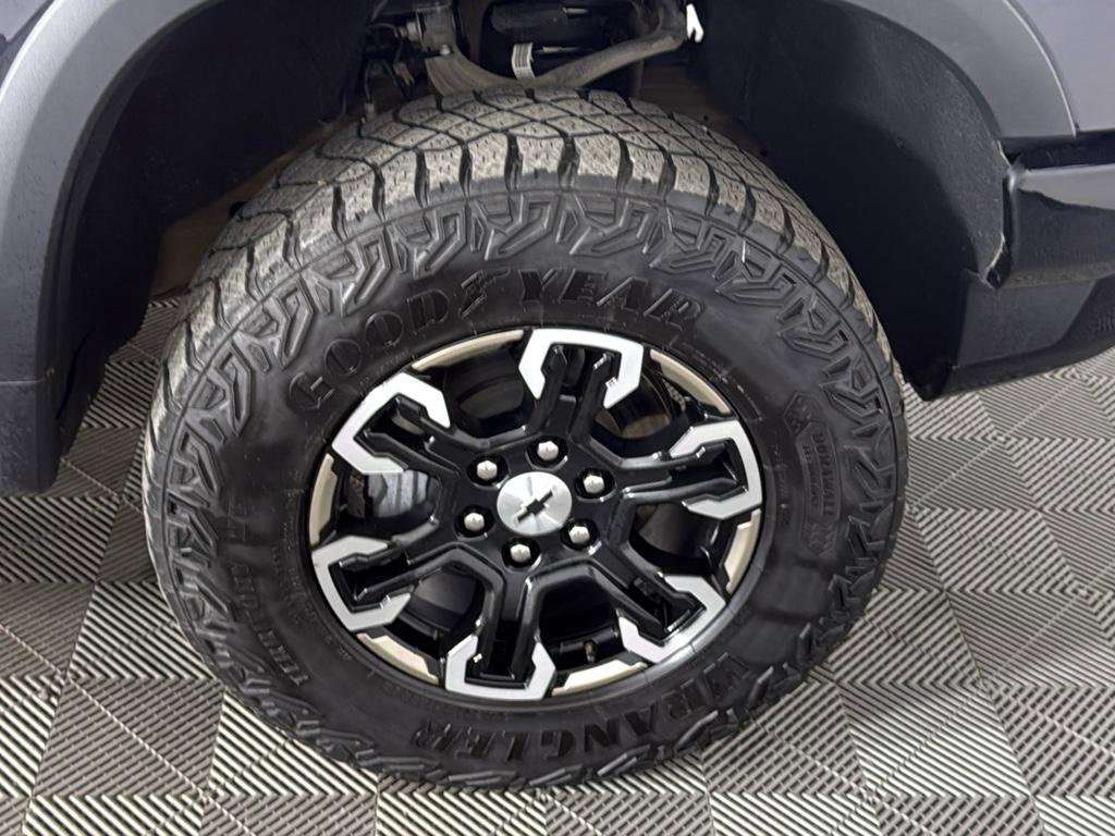 Used 2024 Chevrolet Silverado 1500 ZR2 image 12
