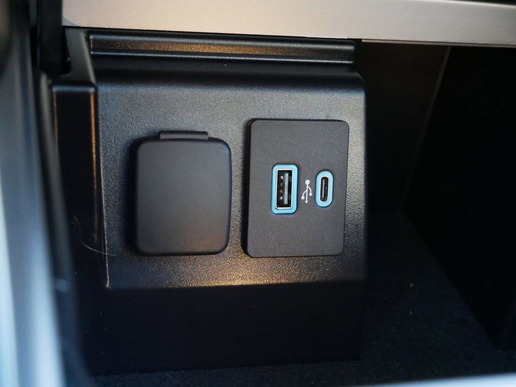 Certified 2023 Ford Explorer XLT w/ Equipment Group 202A image 25