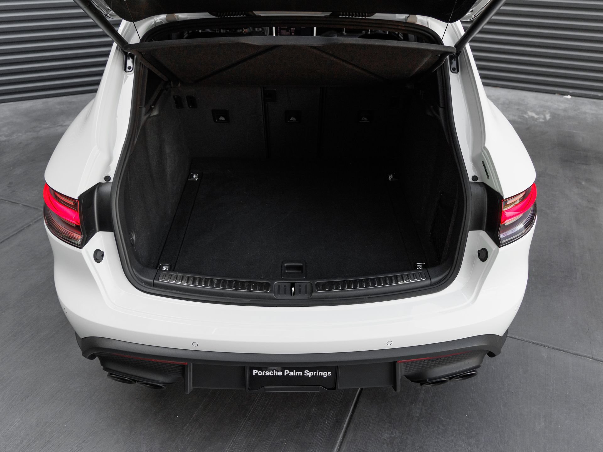 Certified 2025 Porsche Macan Turbo AWD/4WD image 28