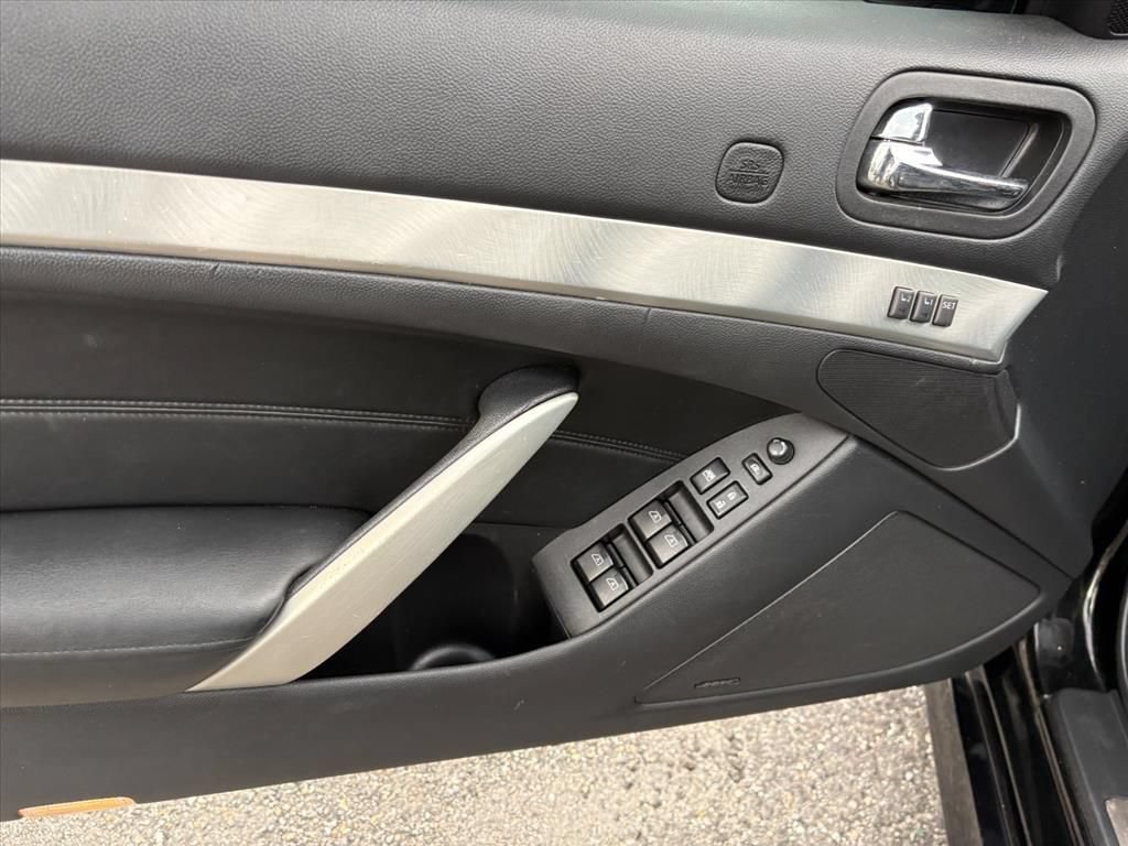Used 2015 INFINITI Q60 Convertible w/ Premium Package RWD image 21