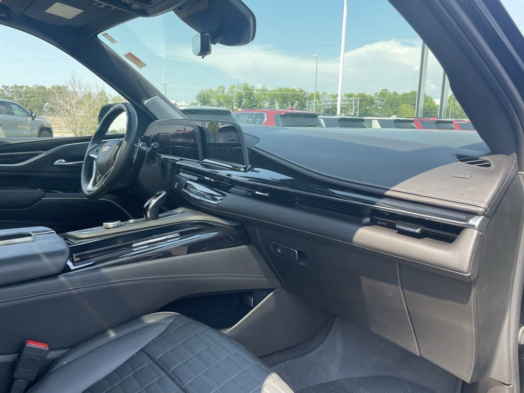 Used 2024 Cadillac Escalade V w/ LPO, ONYX Package image 31