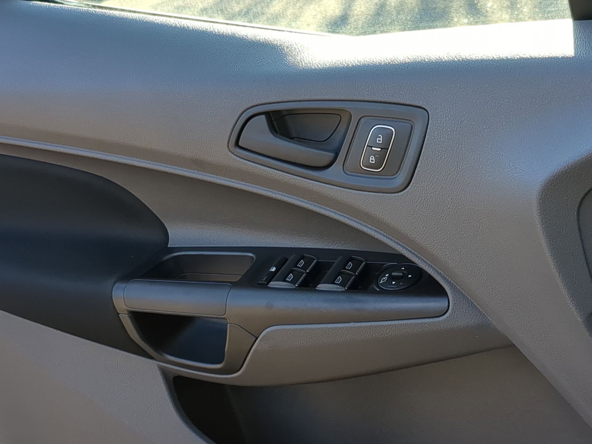 Used 2023 Ford Transit Connect XL image 13