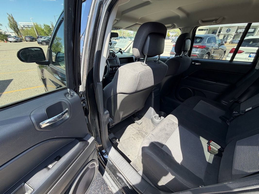 Used 2012 Jeep Compass Latitude AWD/4WD image 10