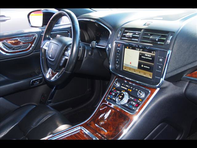 Used 2019 Lincoln Continental Select image 10
