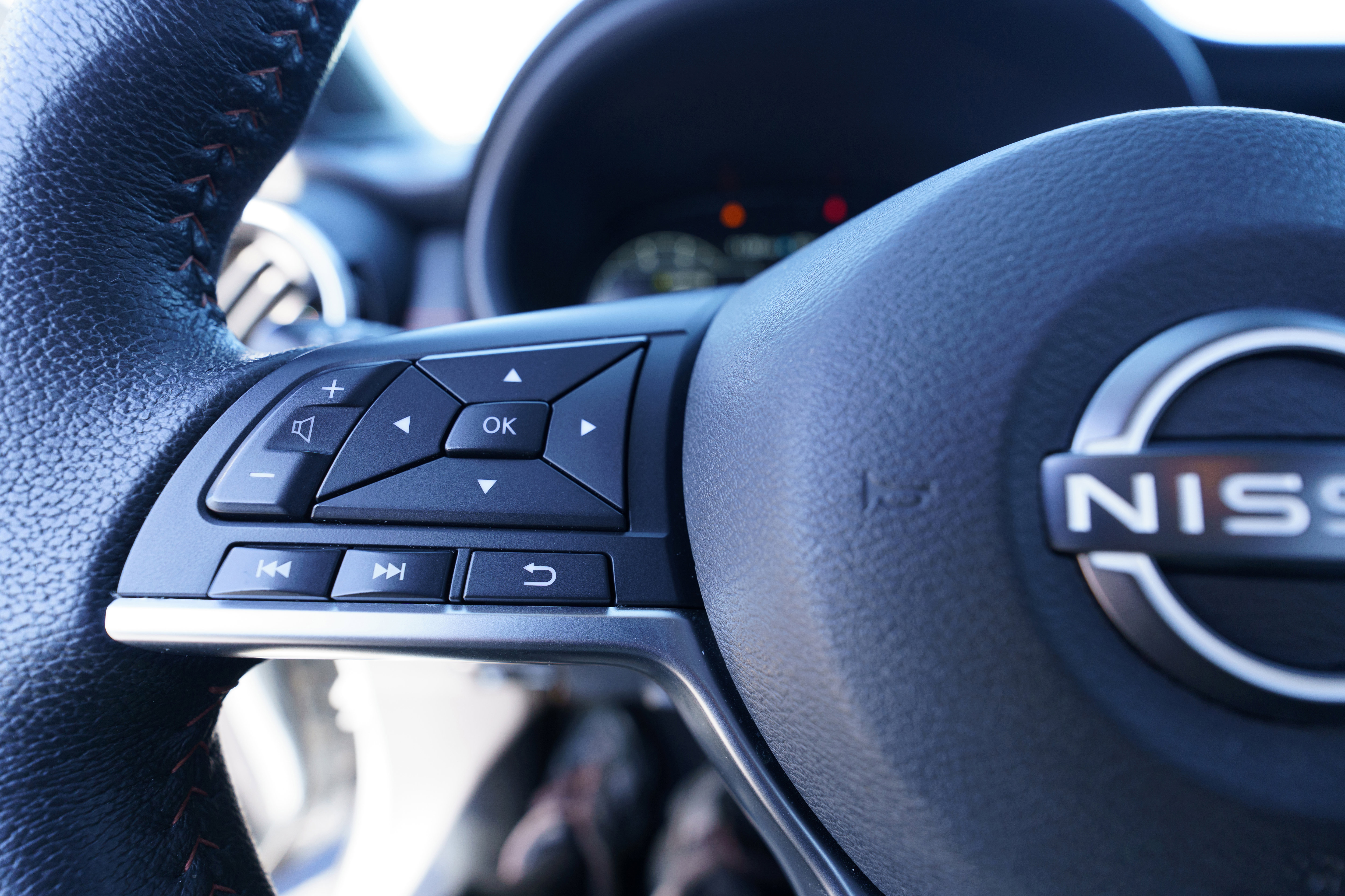 Used 2023 Nissan Kicks SR image 18