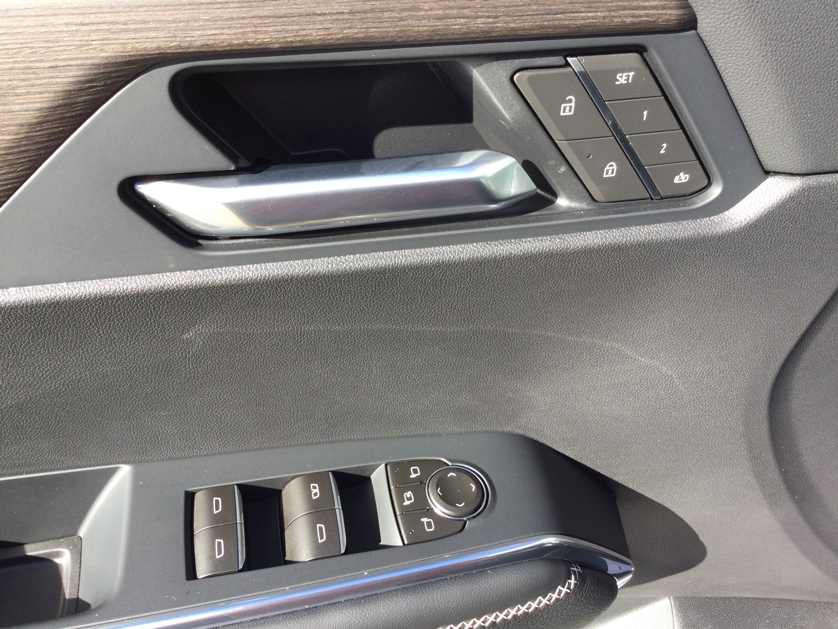 New 2026 GMC Acadia Denali w/ Super Cruise Package image 8